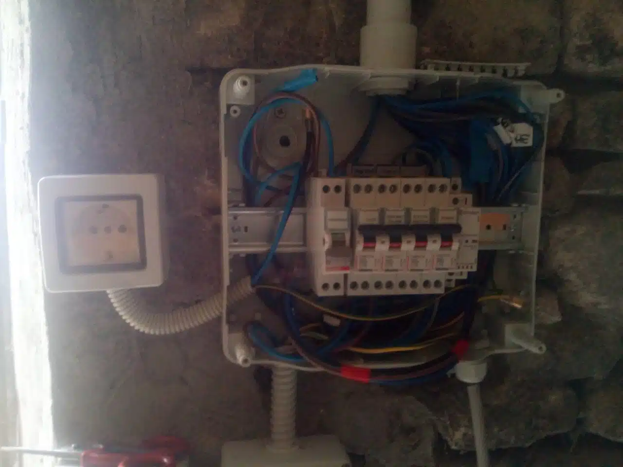 Quadro elettrico per collegamento UPS su alcune prese