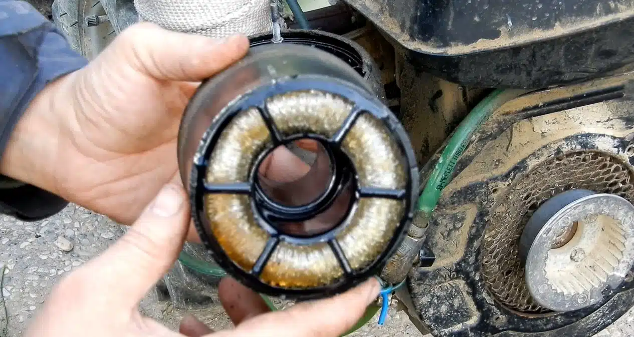 Manutenzione del motocoltivatore o della motozappa 7 Manutenzione del motocoltivatore - motocoltivatore Grillino 126- pulizia filtro aria