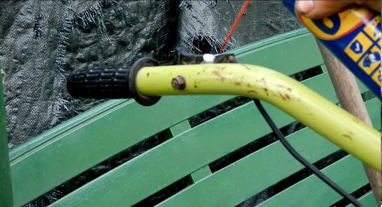 Manutenzione del motocoltivatore o della motozappa 9 Manutenzione del motocoltivatore - motocoltivatore Grillino 126-svitol leveraggi