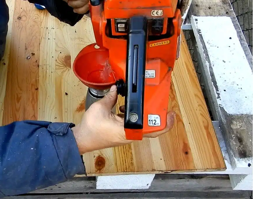 Come pulire e preparare la motosega per l'inverno