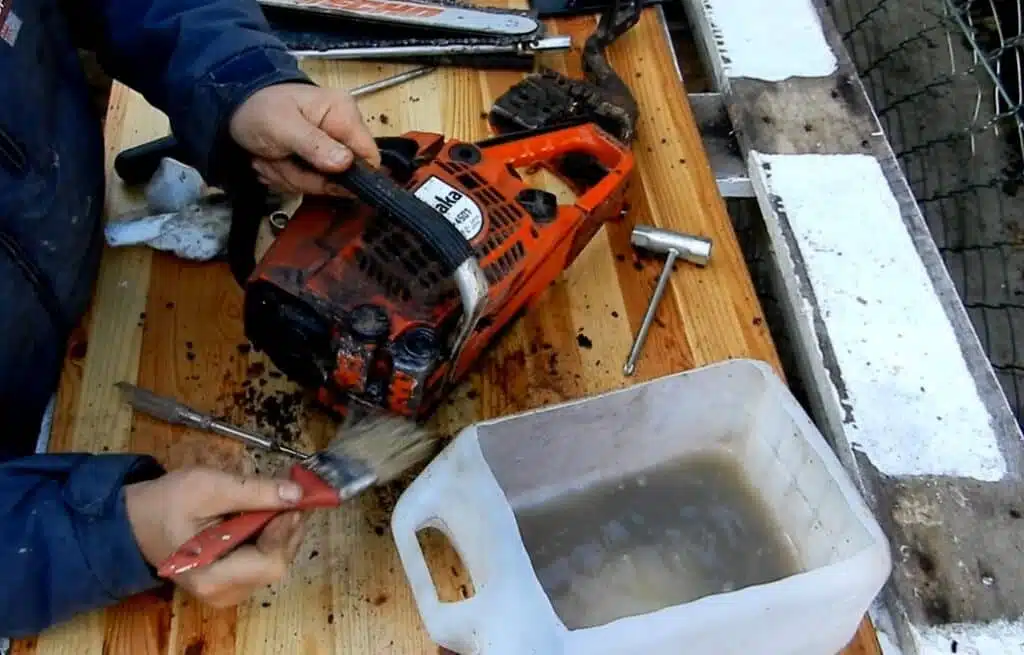 Pulizia motosega prima dell'inverno