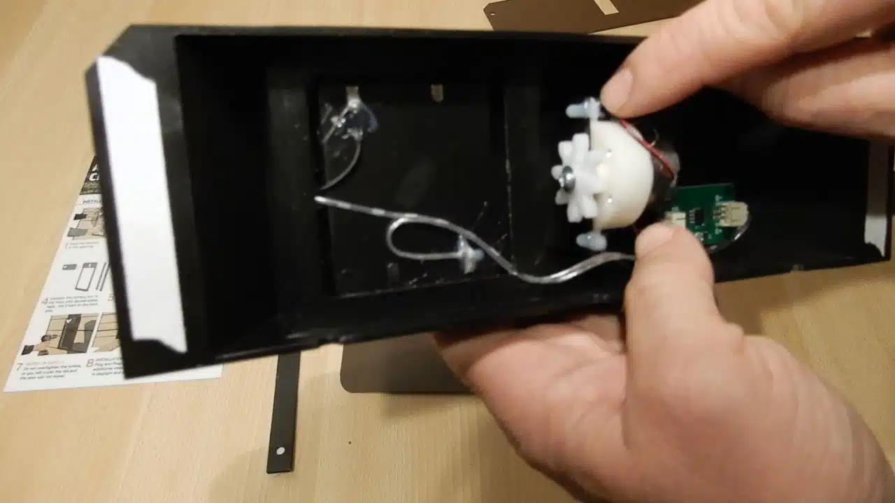 porta automatica per pollaio da 30 Euro -
