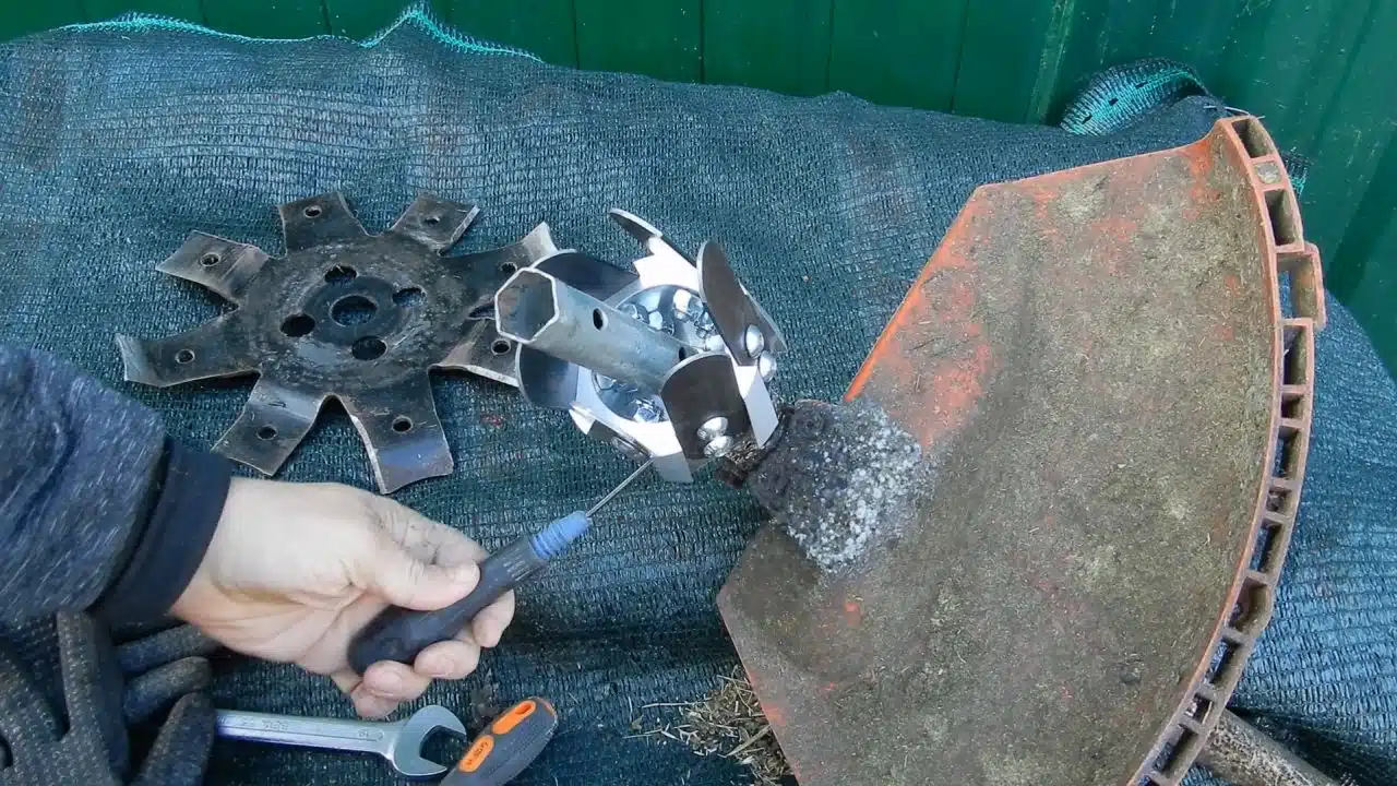 Testina zappetta fresa per decespugliatore 6 TESTINA ZAPPETTA FRESA per decespugliatore