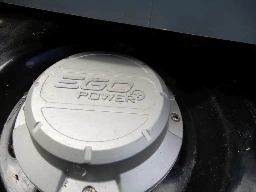 Trattorino rasaerba a BATTERIA EGO Z6 ZT5201E-L. - motore lama