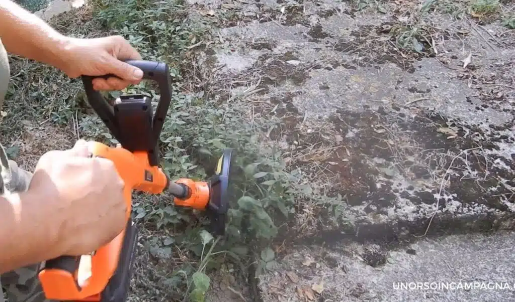 Tagliabordi a batteria ricaricabile AIVOLT - test su scalini