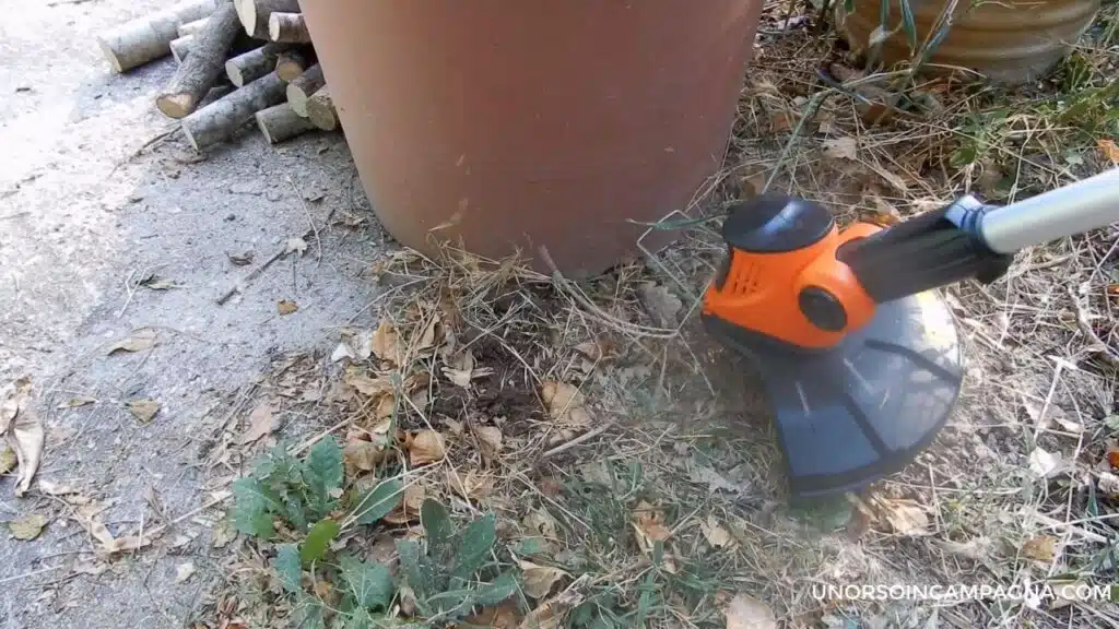 Tagliabordi a batteria ricaricabile AIVOLT - salvabordi