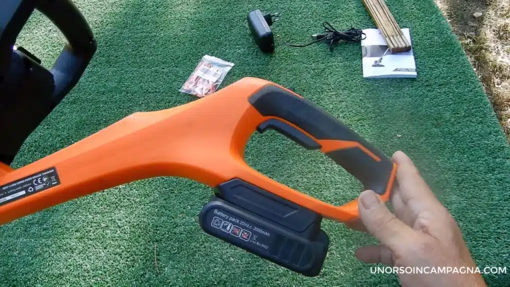 Tagliabordi a batteria ricaricabile AIVOLT - batteria