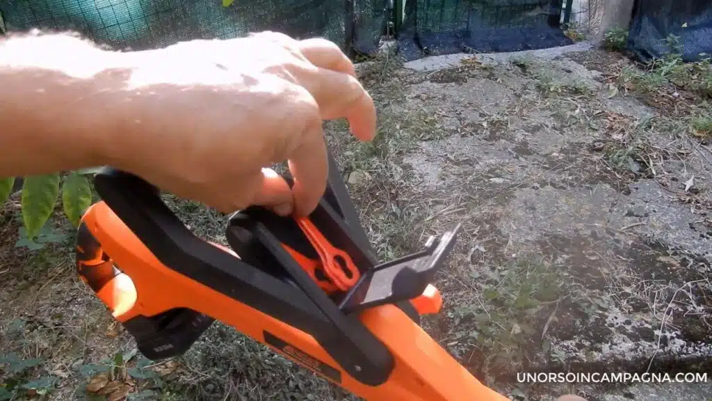 Tagliabordi a batteria ricaricabile AIVOLT - porta lame