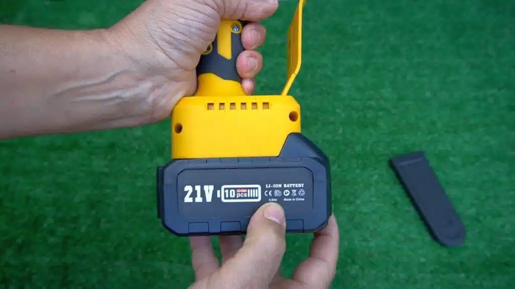 mini motosega a batteria APROTII (catena lubrificata) - batteria da 21V 4Ah