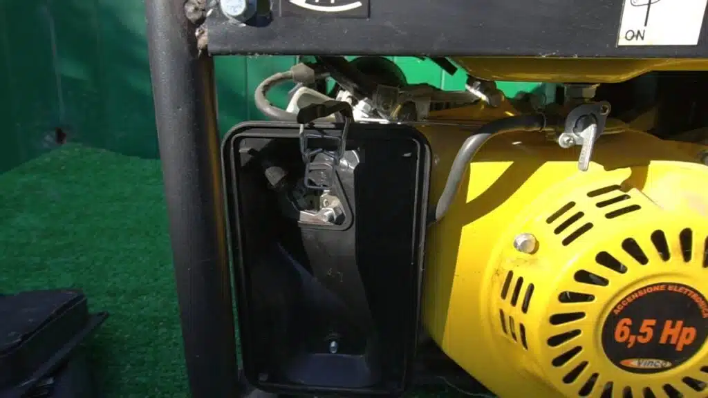 Come mettere in moto un utensile a benzina in emergenza - farfalla dell'aria