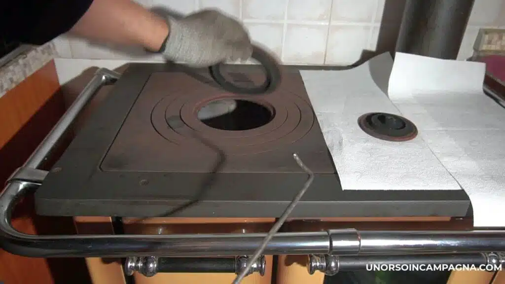 Come pulire la cucina a legna - i cerchi di ghisa