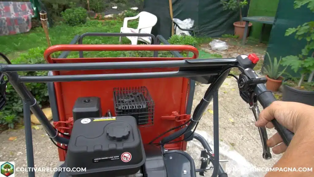 Mini transporter Geotech 330E: analisi e test! 5 mini transporter GeoTech GeoPorter 330E leva acceleratore, accensione e freno destro