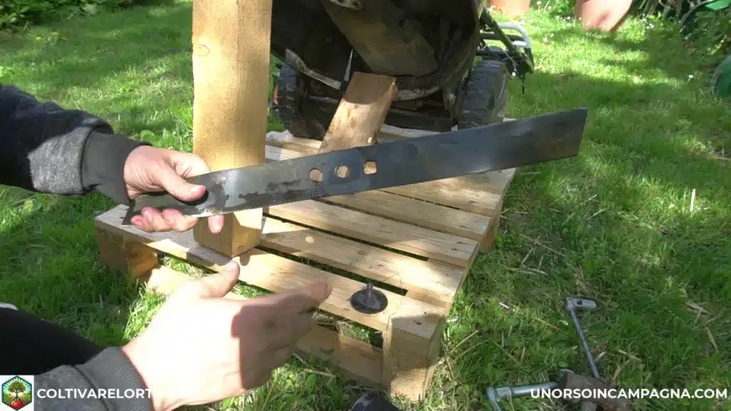 Guida completa alle lame per rasaerba: tipologie, manutenzione e sostituzione 10 Guida completa alle lame per rasaerba - Come affilare la lama del rasaerba 2