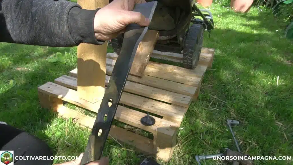 Guida completa alle lame per rasaerba: tipologie, manutenzione e sostituzione 11 Guida completa alle lame per rasaerba - Come affilare la lama del rasaerba