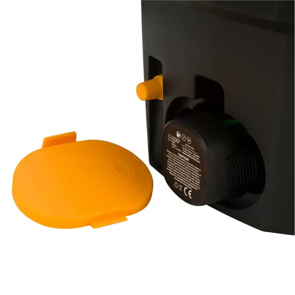 Pompa a batteria Volpi V-Black Vita 16 test completo: la mia esperienza sul campo 13 Pompa a batteria VOLPI Vita 16 montaggio batteria